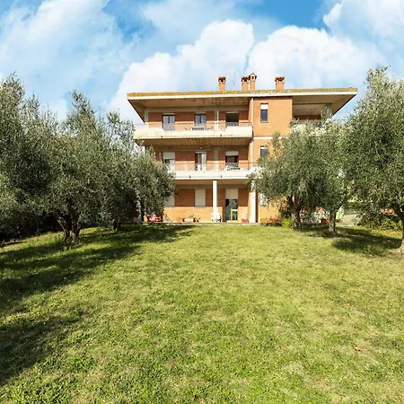 Cozy With Swimming Pool And Gym On Trasimeno Apartman
